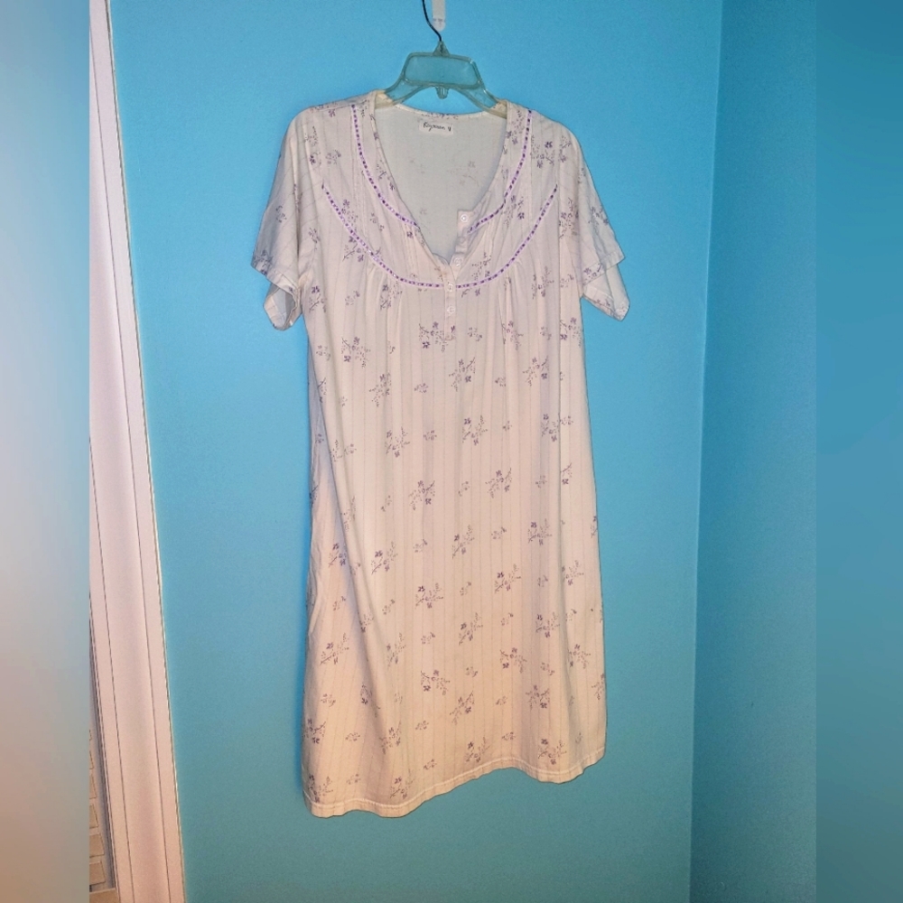 Keyocean Floral White Cotton Nightgown sz. Medium